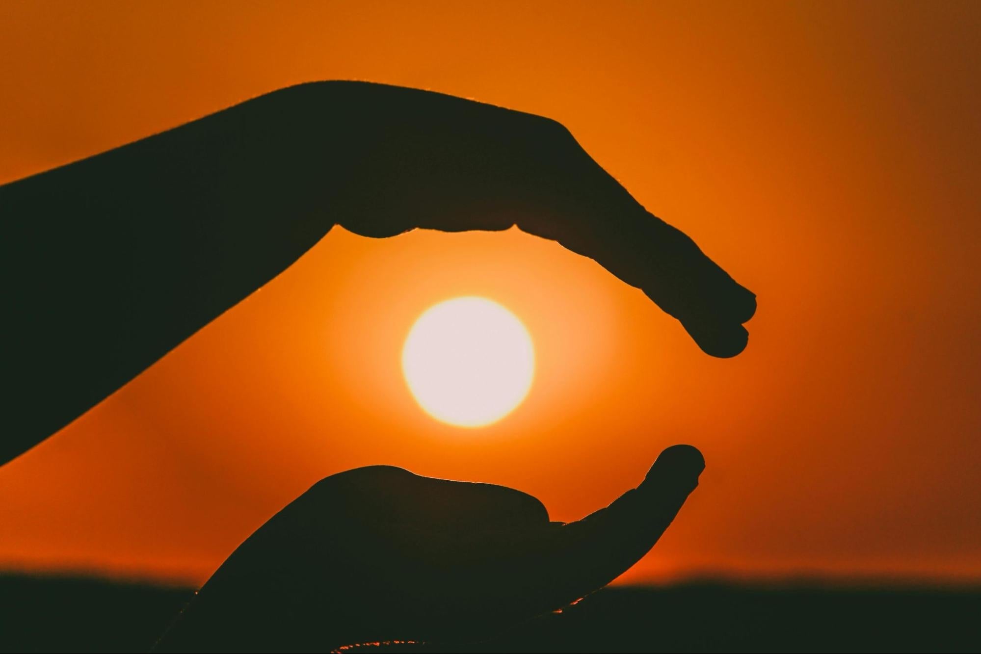 Tips for Reapplying Sunscreen Over Makeup