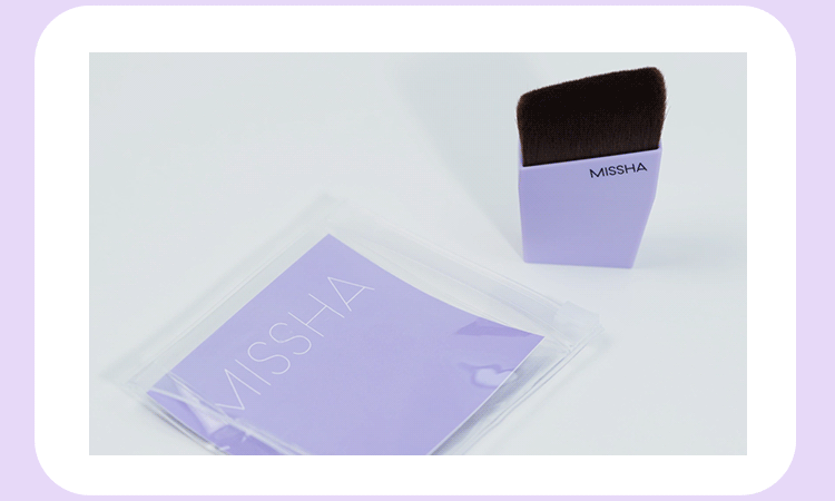 stop motion video showcasing the MISSHA layering fit brush being put into a plastic packaging.