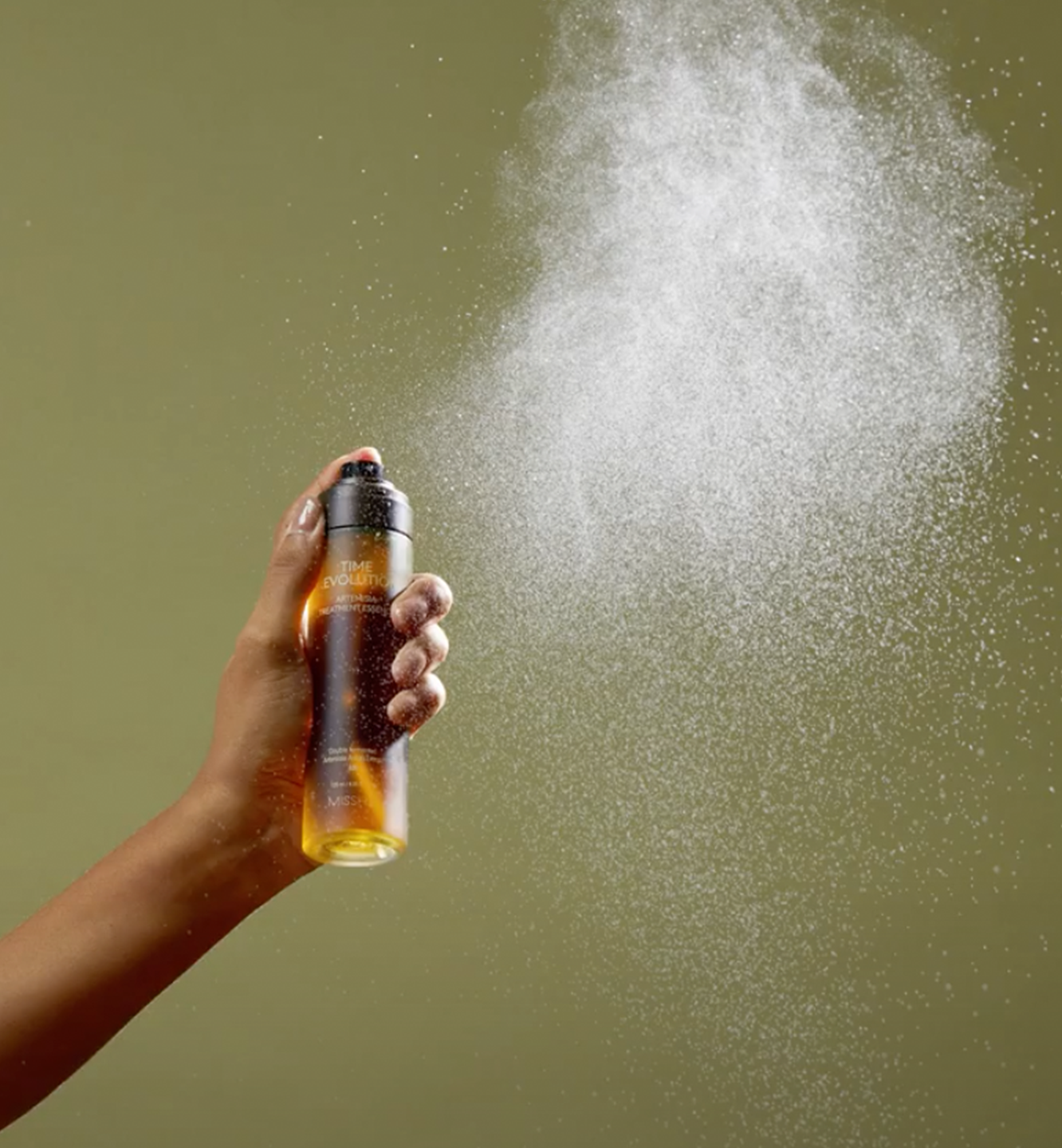 Liquid, Water, Bottle, Beer, Nail, Thumb, Recreation, Aluminum can, Fun, Drink