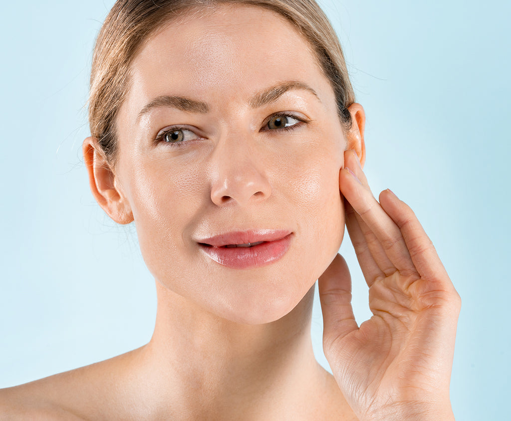 Aftershot of model wearing MISHA Magic Cushion 21-light-beige-2